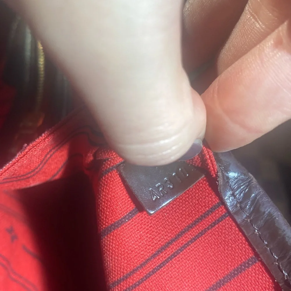 Louis Vuitton Neverfull MM - Picture 9 of 12